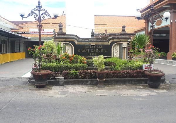 Area depan instalasi rawat darurat (IGD) RSU Ngoerah